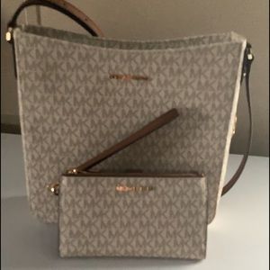 Michael kors pocketbook